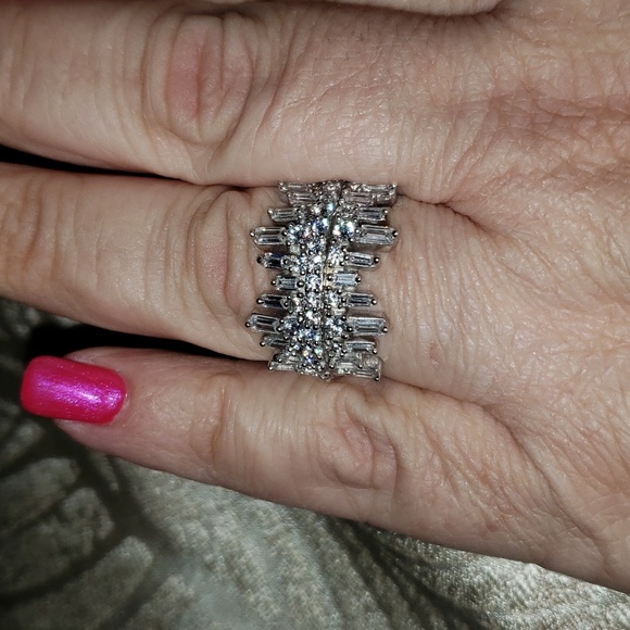 Size 6, Cubic Zirconia Ring, Icicle Design, 925 Silver, Unique Piece, NWT - Picture 3 of 4